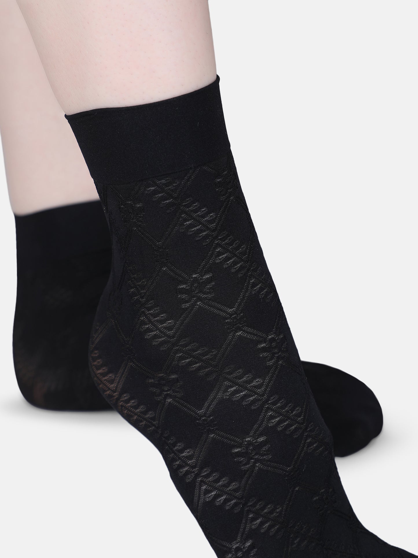 Women Nylon Opaque Geometric Floral Pattern Ankle Length Without Thumb Socks (Black/Skin)