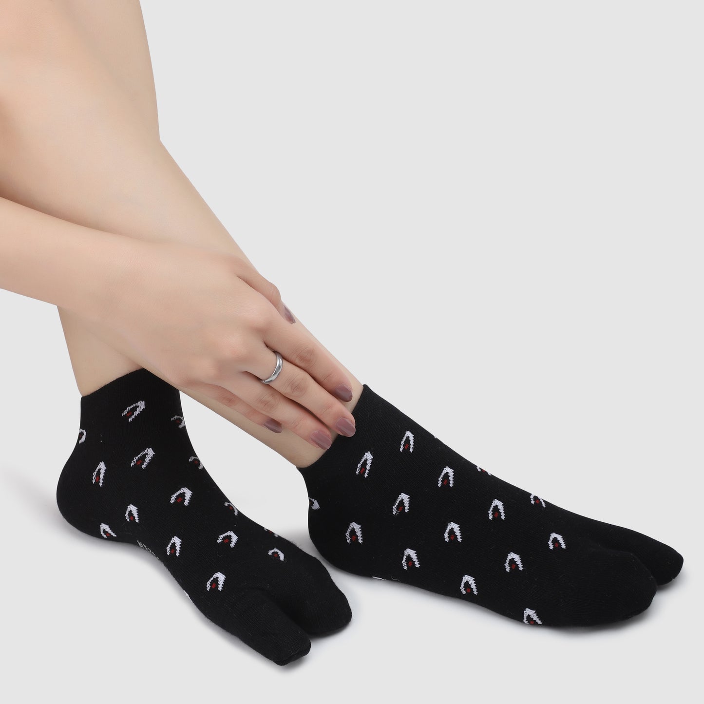 Comet Attack Ankle Thumb Socks-Black