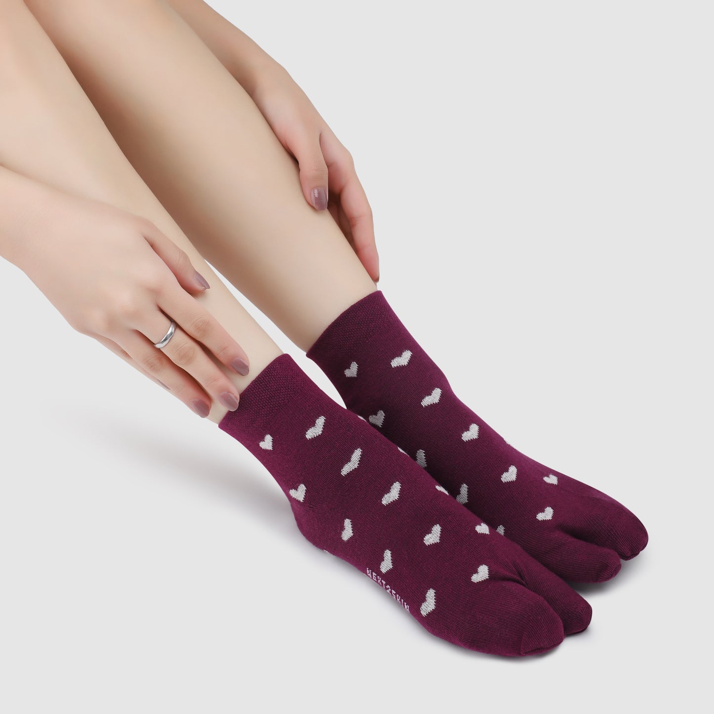 Little Hearts Ankle Thumb Socks-Wine