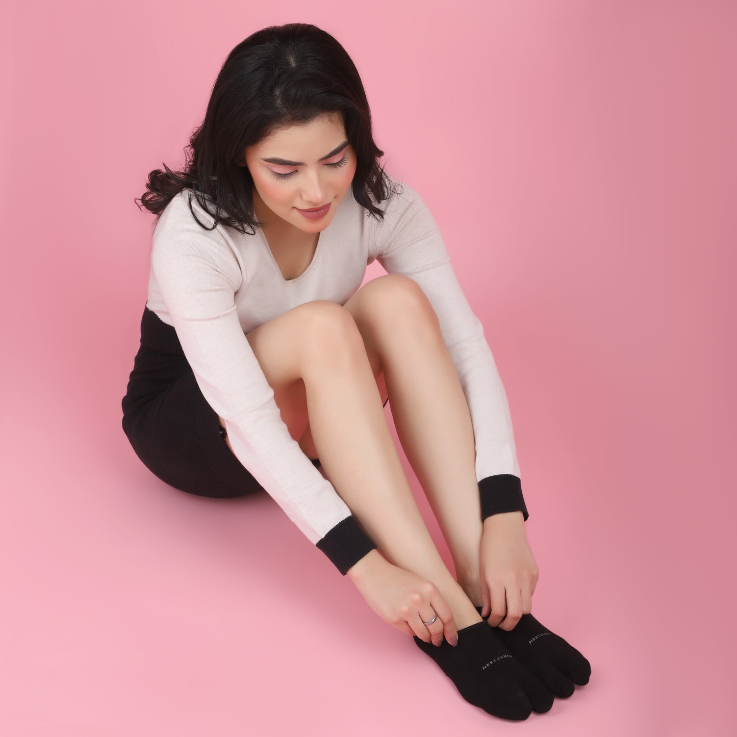 Loafer Cotton Thumb Socks - Black