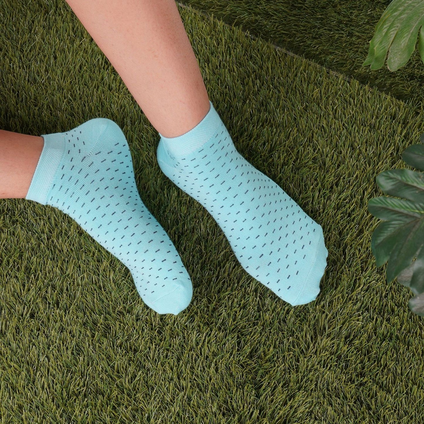 Low Ankle Dotted Pattern Socks (Light Blue)