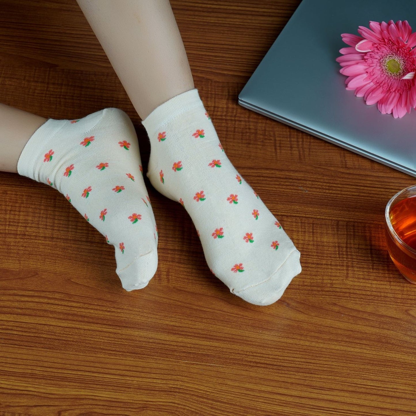 Flower Pattern Sneaker Socks (White)