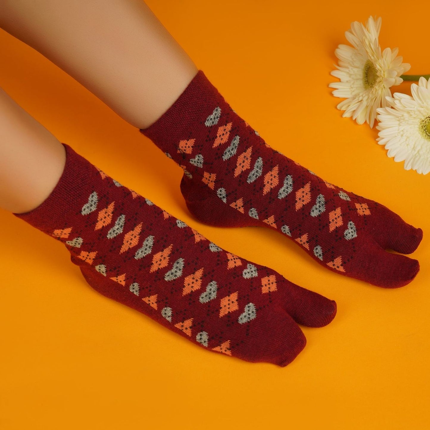 Ankle Thumb Argyle Socks (Red)