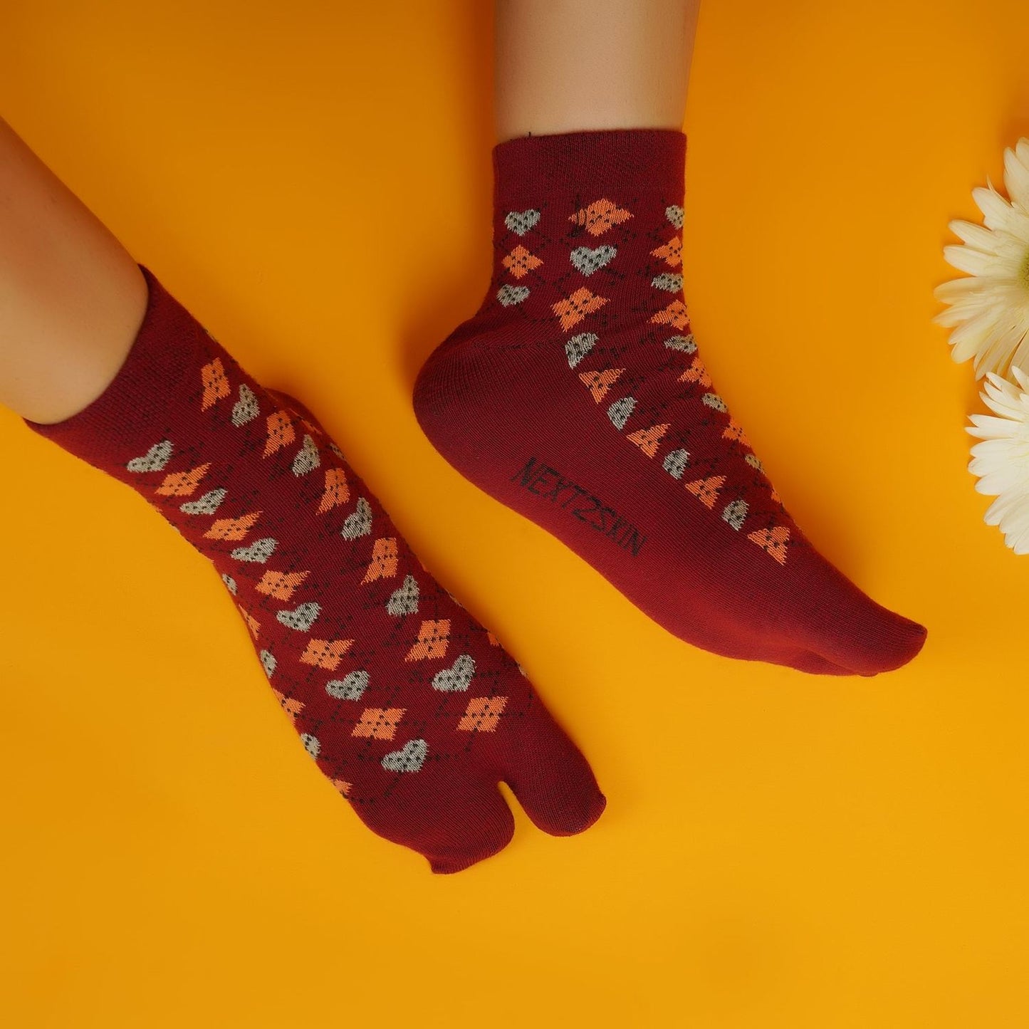 Argyle Ankle Thumb Socks (Red)