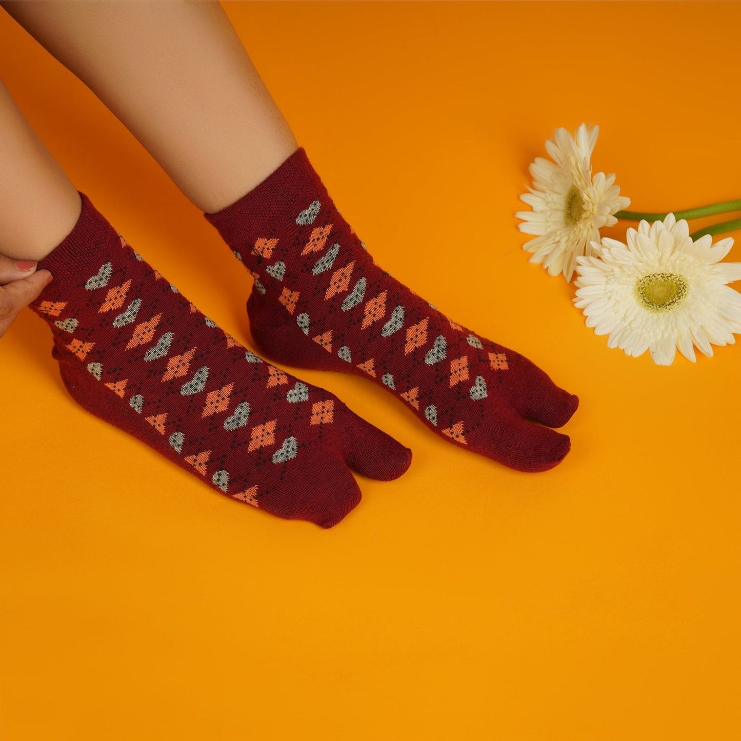 Ankle Thumb Argyle Socks (Red)