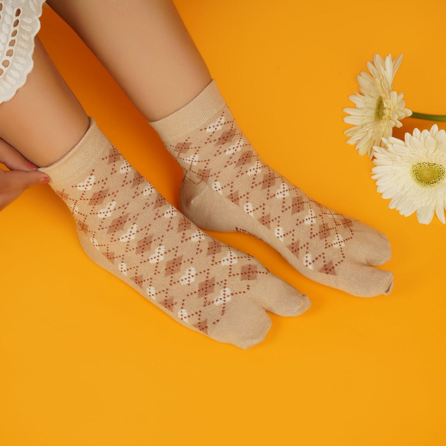 Ankle Thumb Argyle Socks (Skin)