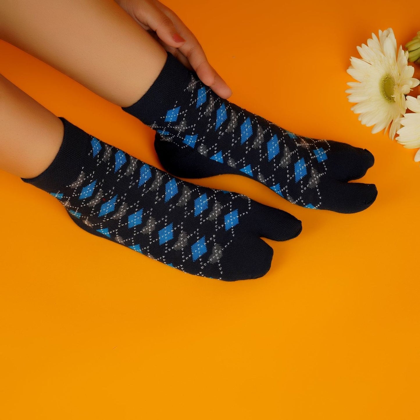 Argyle Ankle Thumb Socks (Navy Blue)