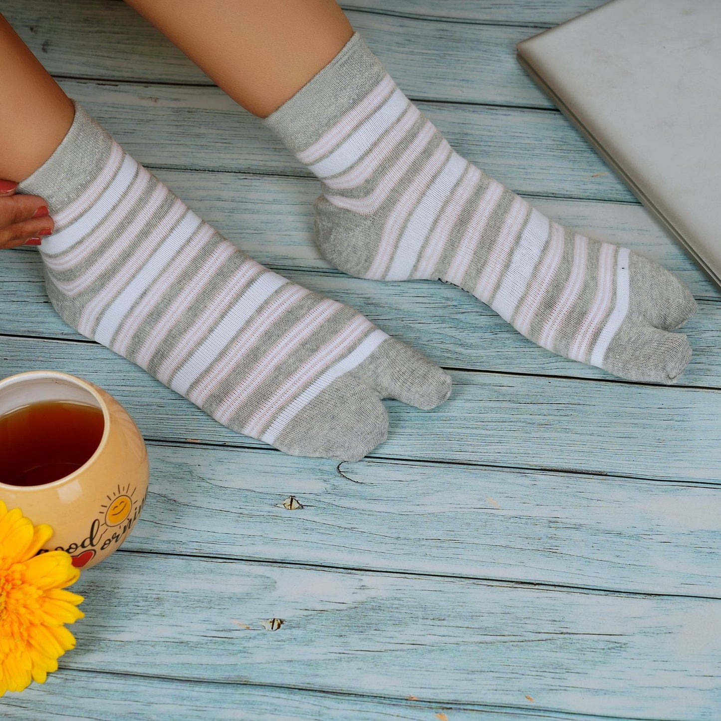 Striped Ankle Thumb Socks (Grey)