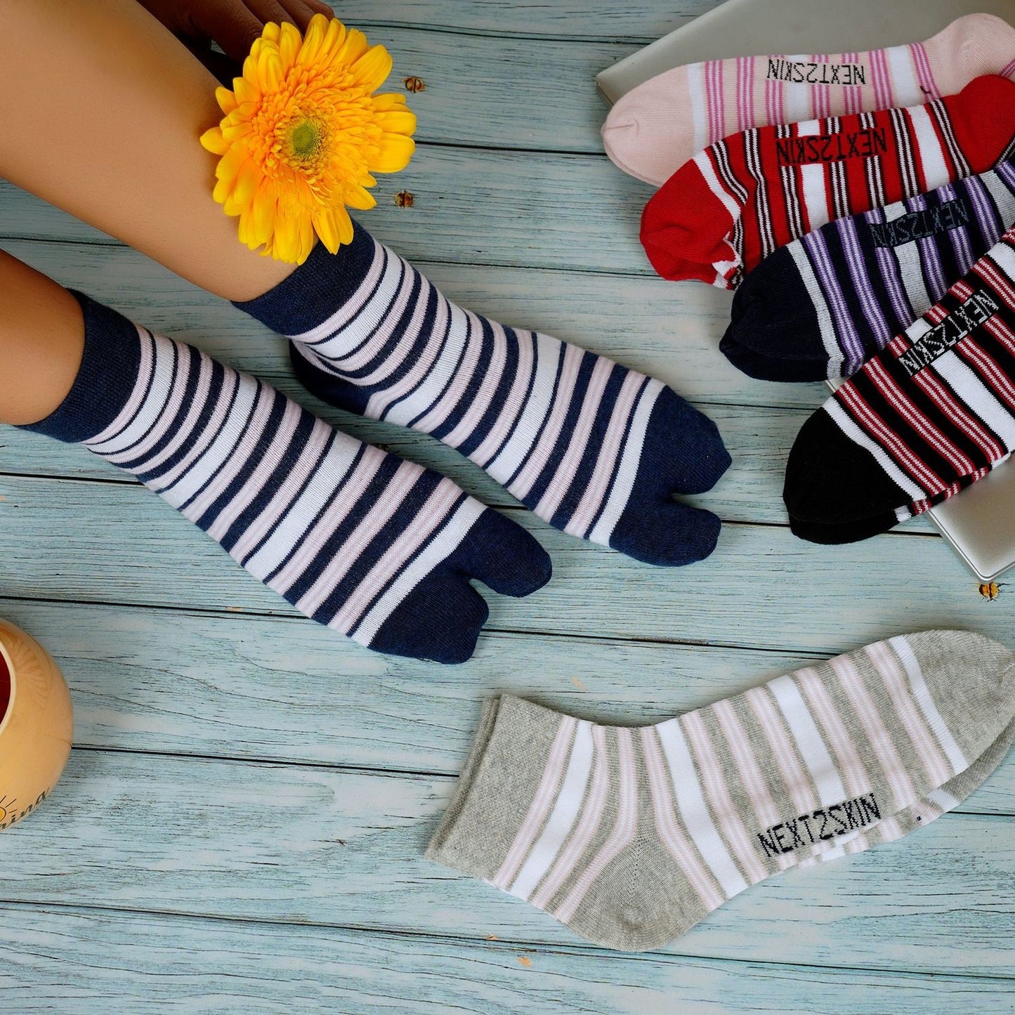 Striped Ankle Thumb Socks (Blue)