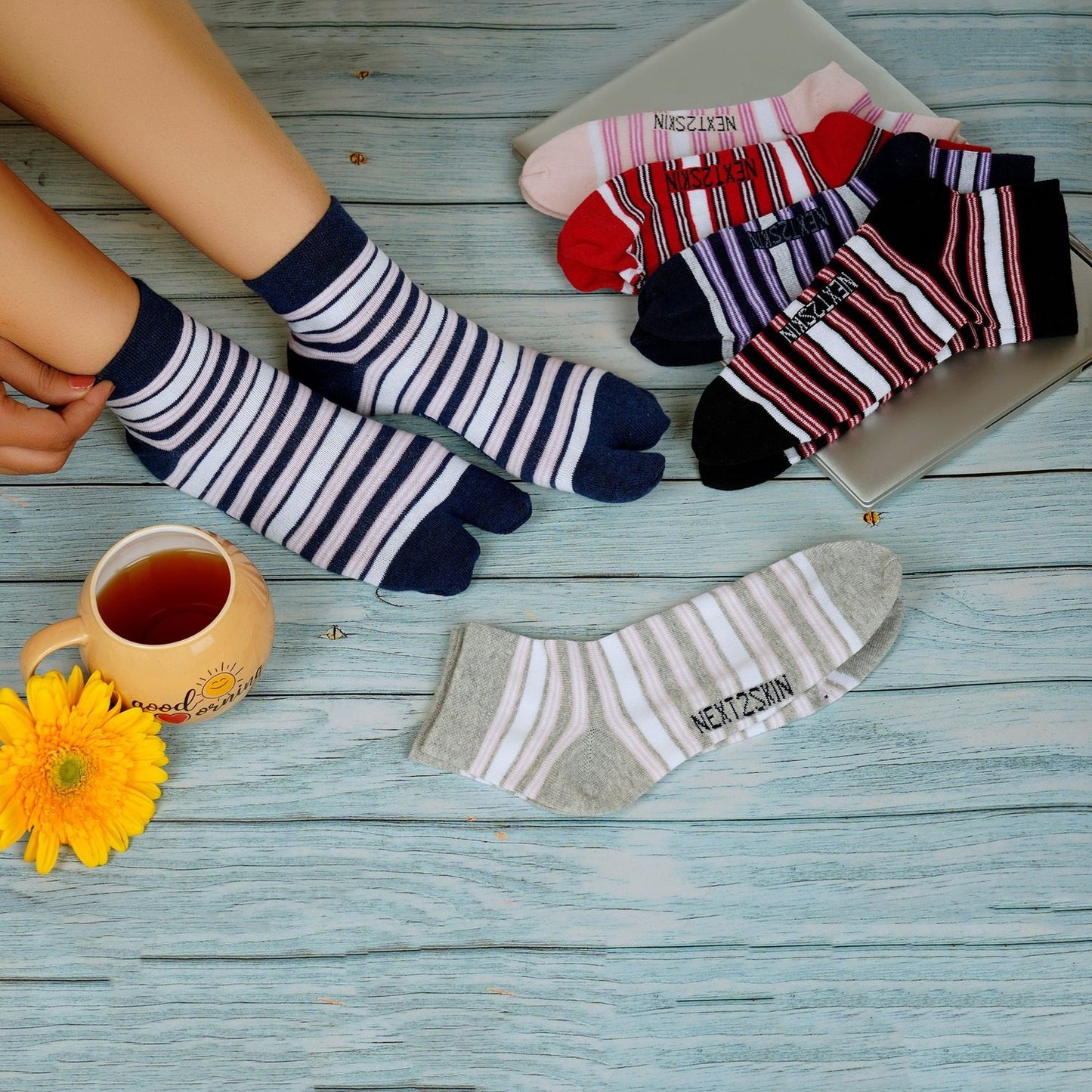 Striped Ankle Thumb Socks (Blue)