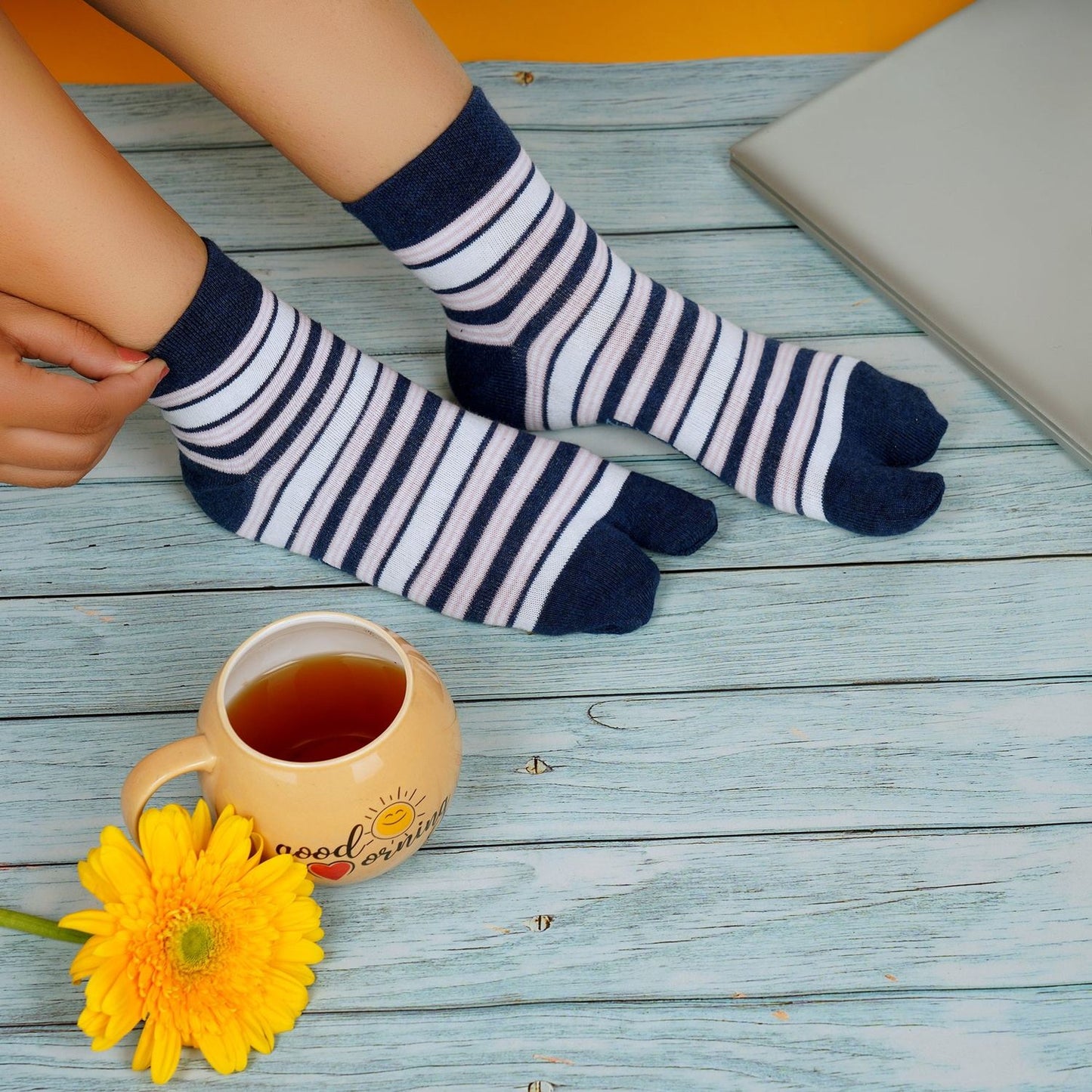 Striped Ankle Thumb Socks (Blue)