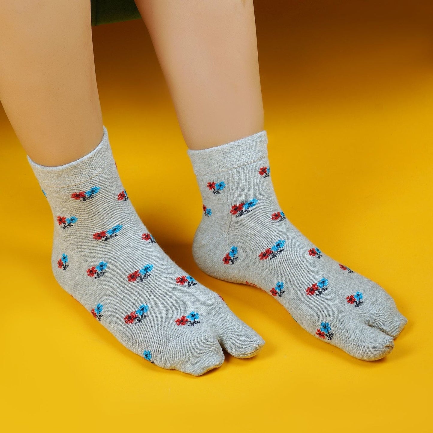 Floral Ankle Thumb Socks (Grey)