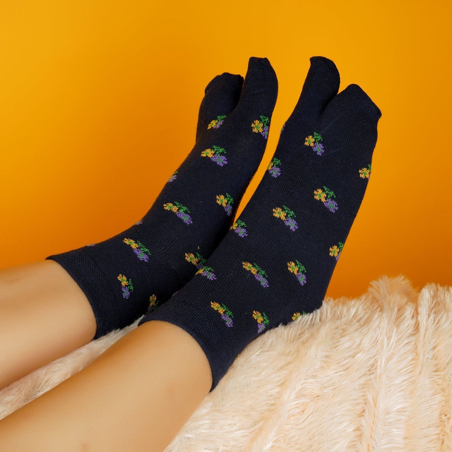 Floral Ankle Thumb Socks (Navy Blue)