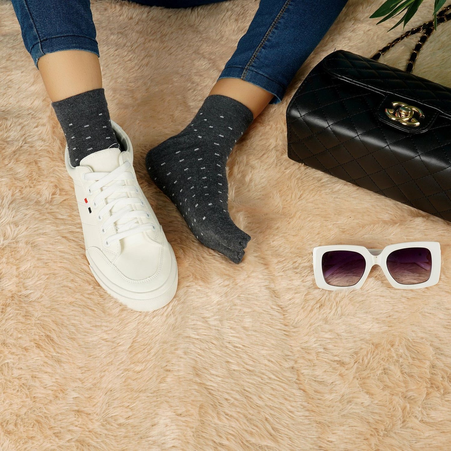 Ankle Thumb Dotted Socks (Charcoal Grey)