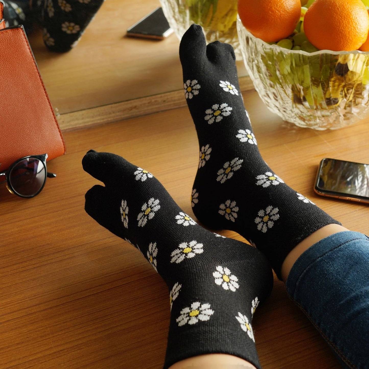 Flower Ankle Thumb Socks (Black)