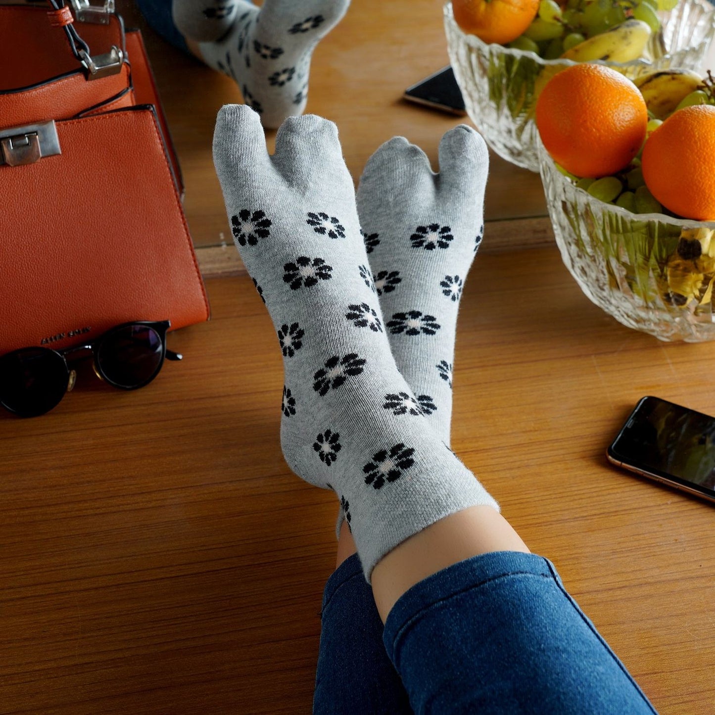 Flower Ankle Thumb Socks (Grey)