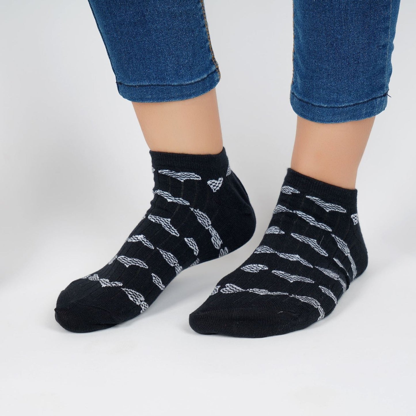 Heart Pattern Sneaker Socks (Black)