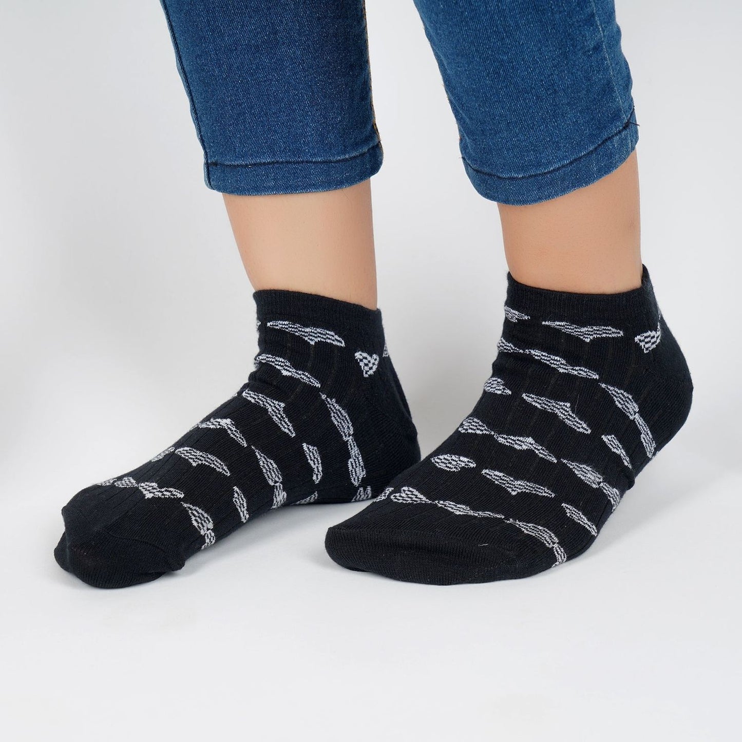 Heart Pattern Sneaker Socks (Black)