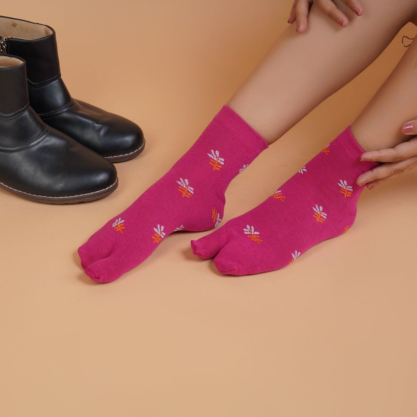 Ankle Thumb Leaf Pattern Socks (Dark Pink)