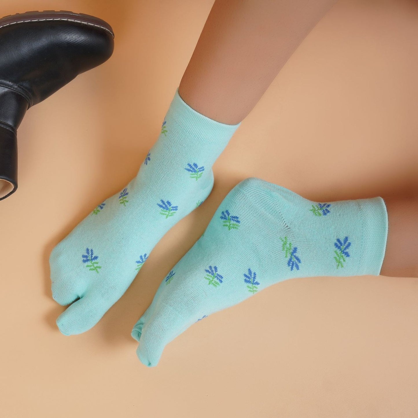 Leaf Pattern Ankle Thumb Socks (Light Blue)
