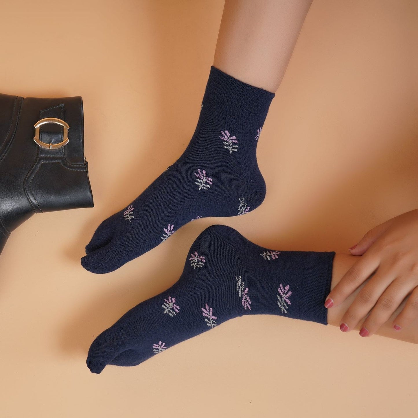 Leaf Pattern Ankle Thumb Socks (Navy Blue)