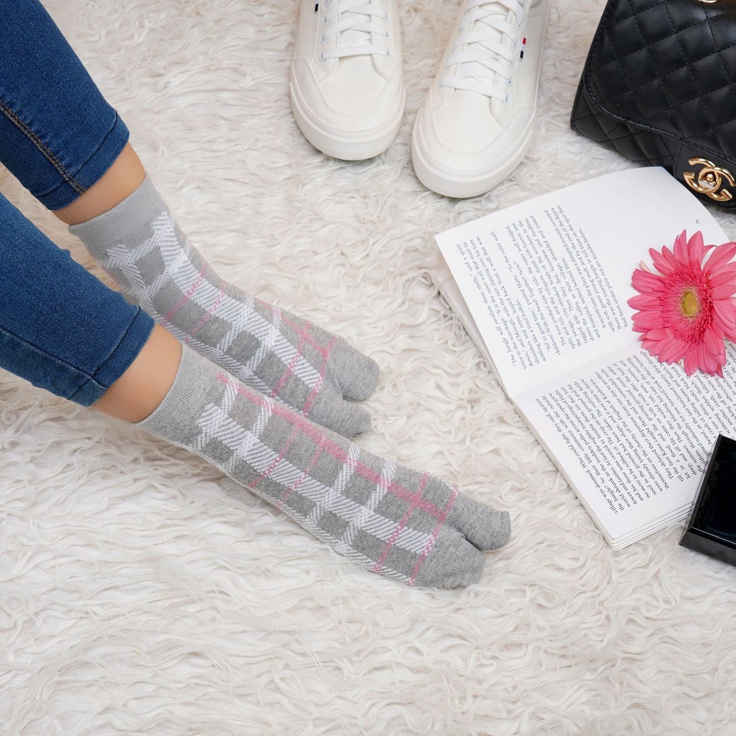 Plaid Pattern Ankle Thumb Socks (Grey)