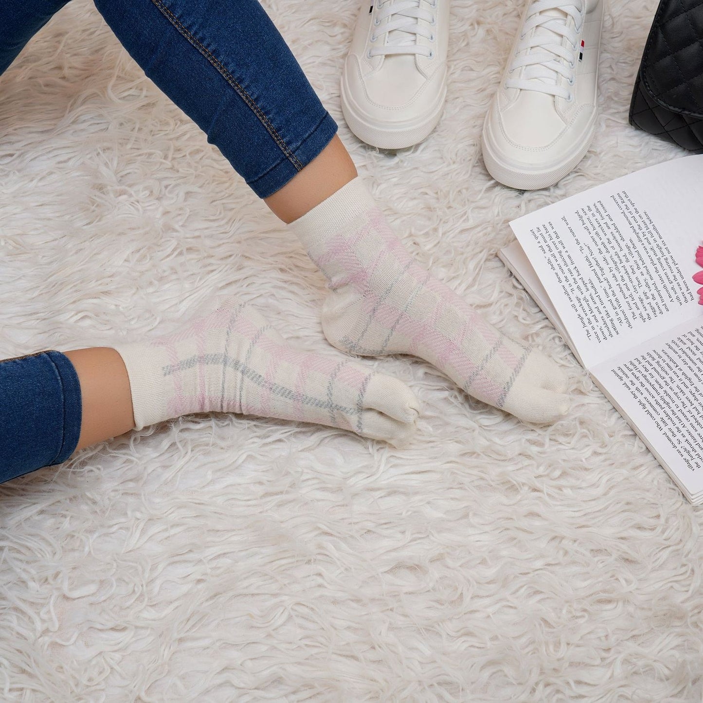 Plaid Pattern Ankle Thumb Socks (Cream)