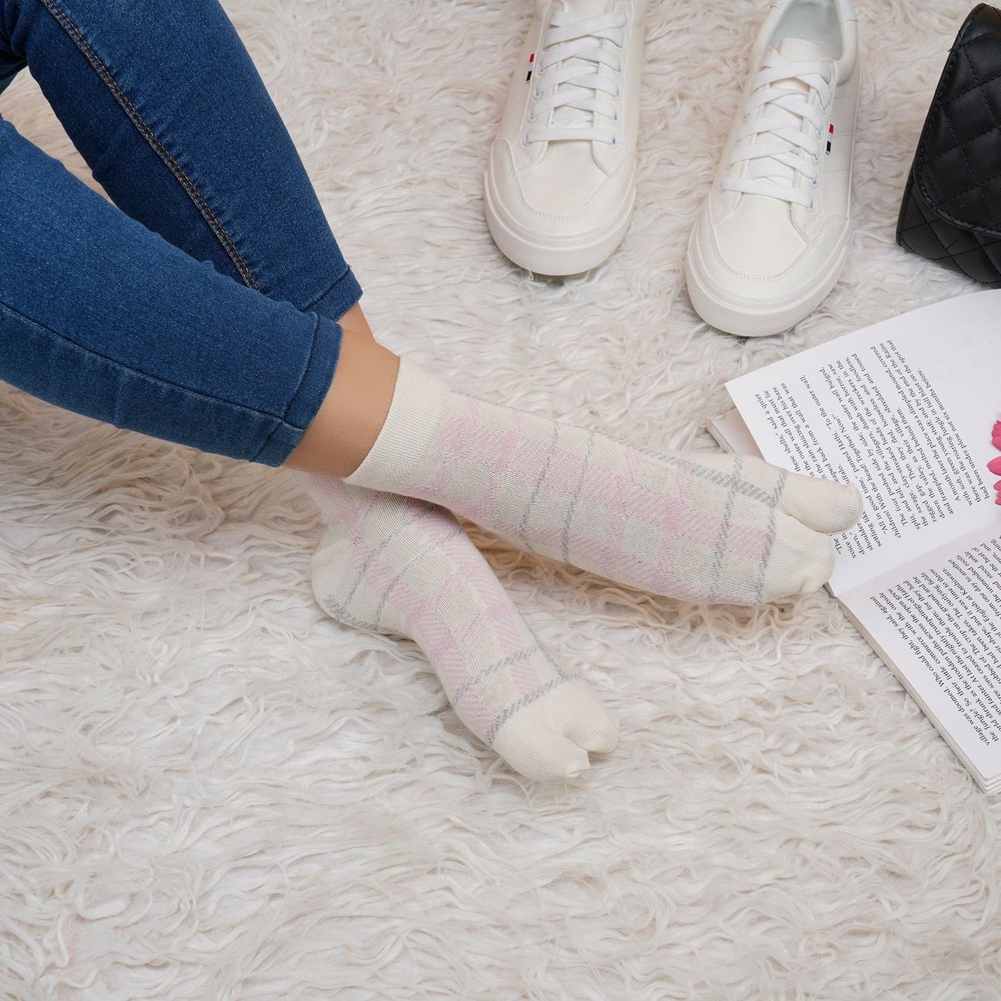 Plaid Pattern Ankle Thumb Socks (Cream)