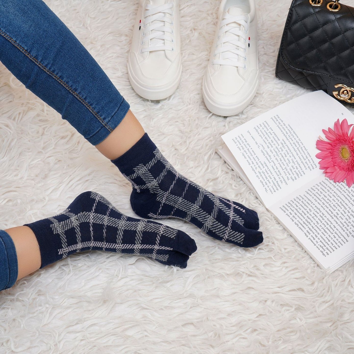 Plaid Pattern Ankle Thumb Socks (Navy Blue)