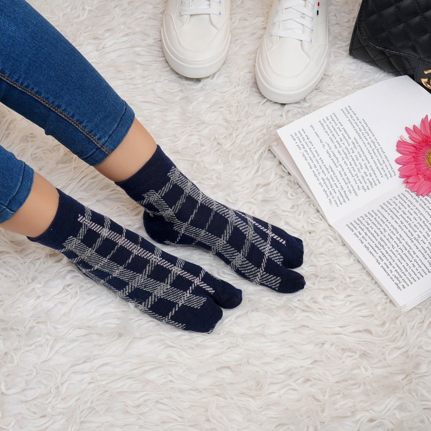 Plaid Pattern Ankle Thumb Socks (Navy Blue)