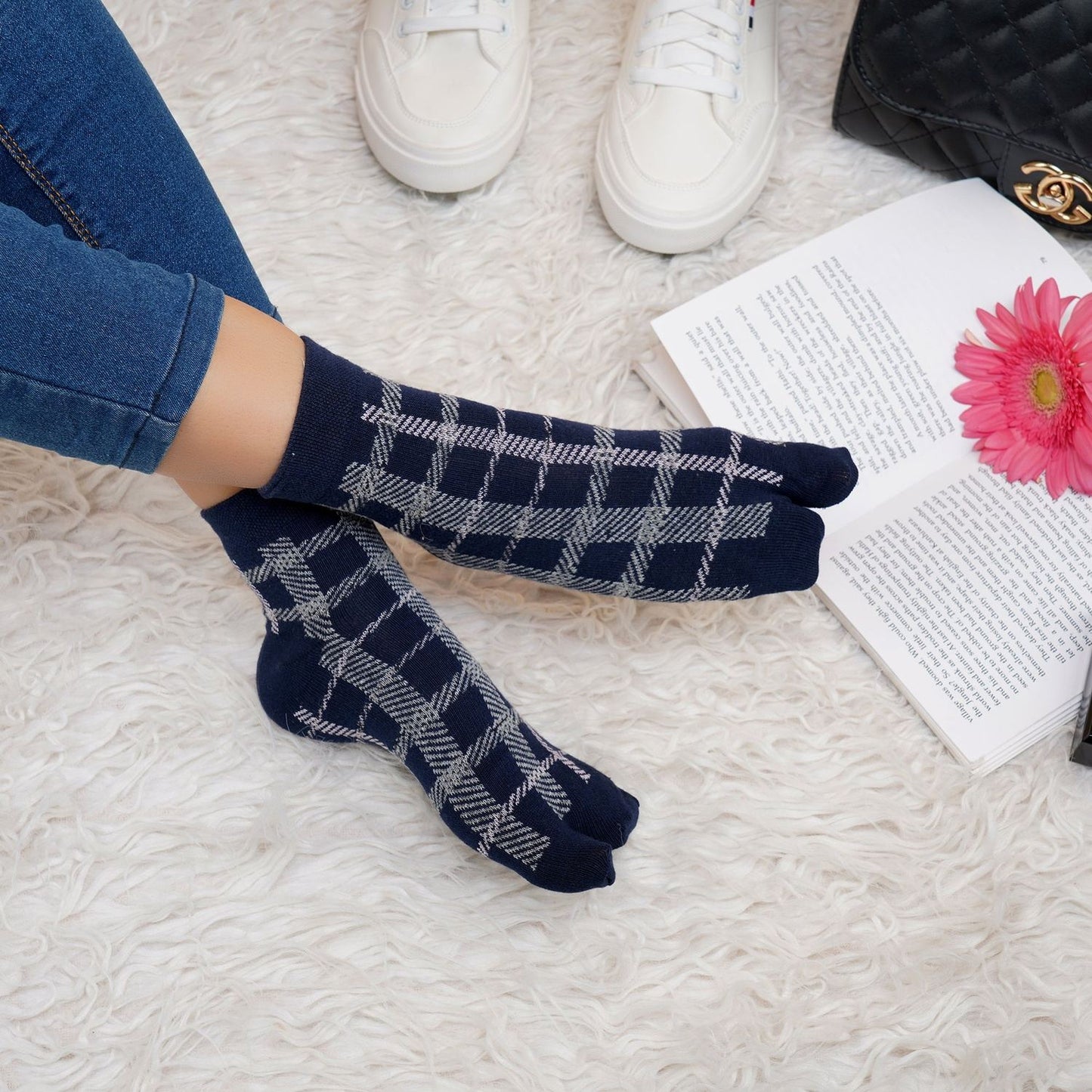 Plaid Pattern Ankle Thumb Socks (Navy Blue)
