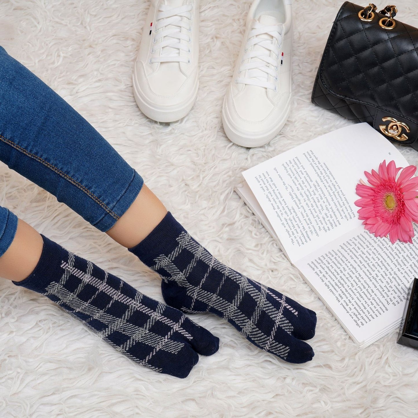 Plaid Pattern Ankle Thumb Socks (Navy Blue)