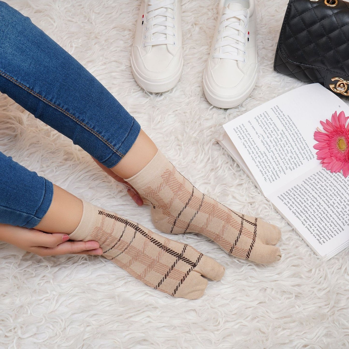 Plaid Pattern Ankle Thumb Socks (Skin)