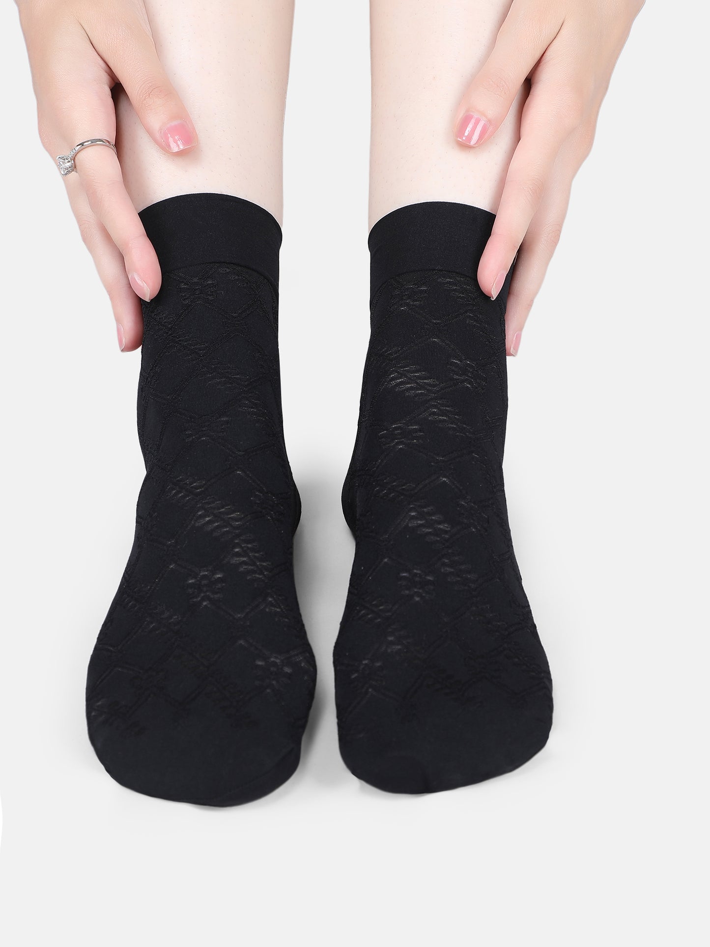 Women Nylon Opaque Geometric Floral Pattern Ankle Length Without Thumb Socks (Black/Skin)