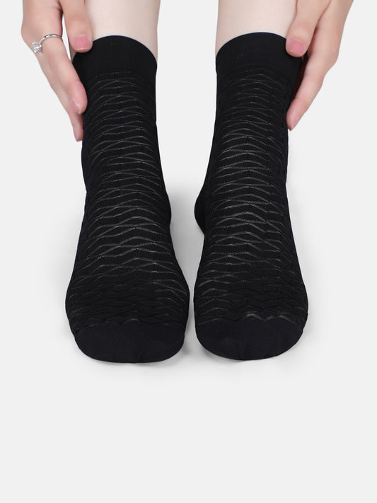 Women Nylon Opaque Geometric Wave Pattern Ankle Length Without Thumb Socks (Black/Skin)