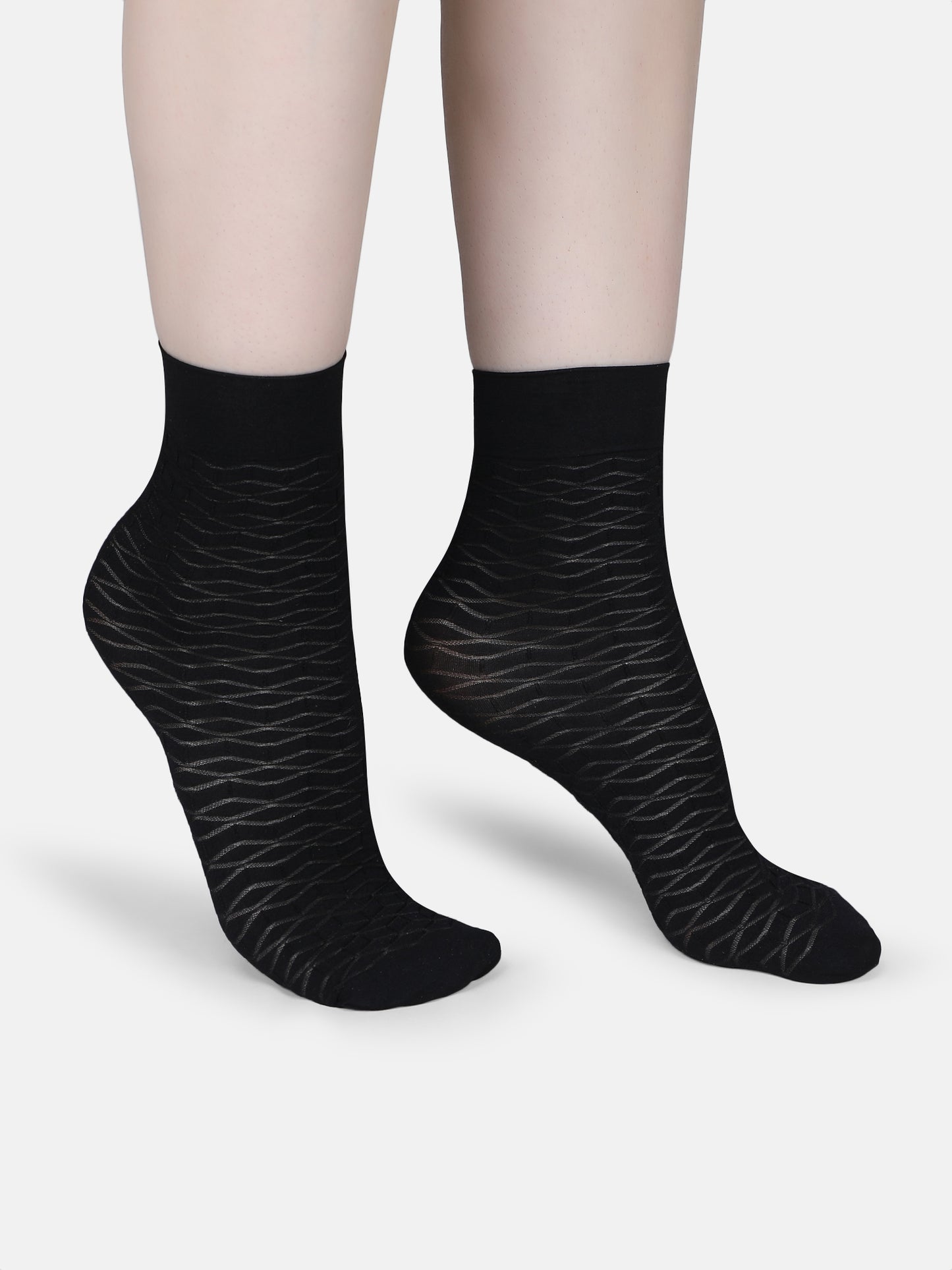 Women Nylon Opaque Geometric Wave Pattern Ankle Length Without Thumb Socks (Black/Skin)