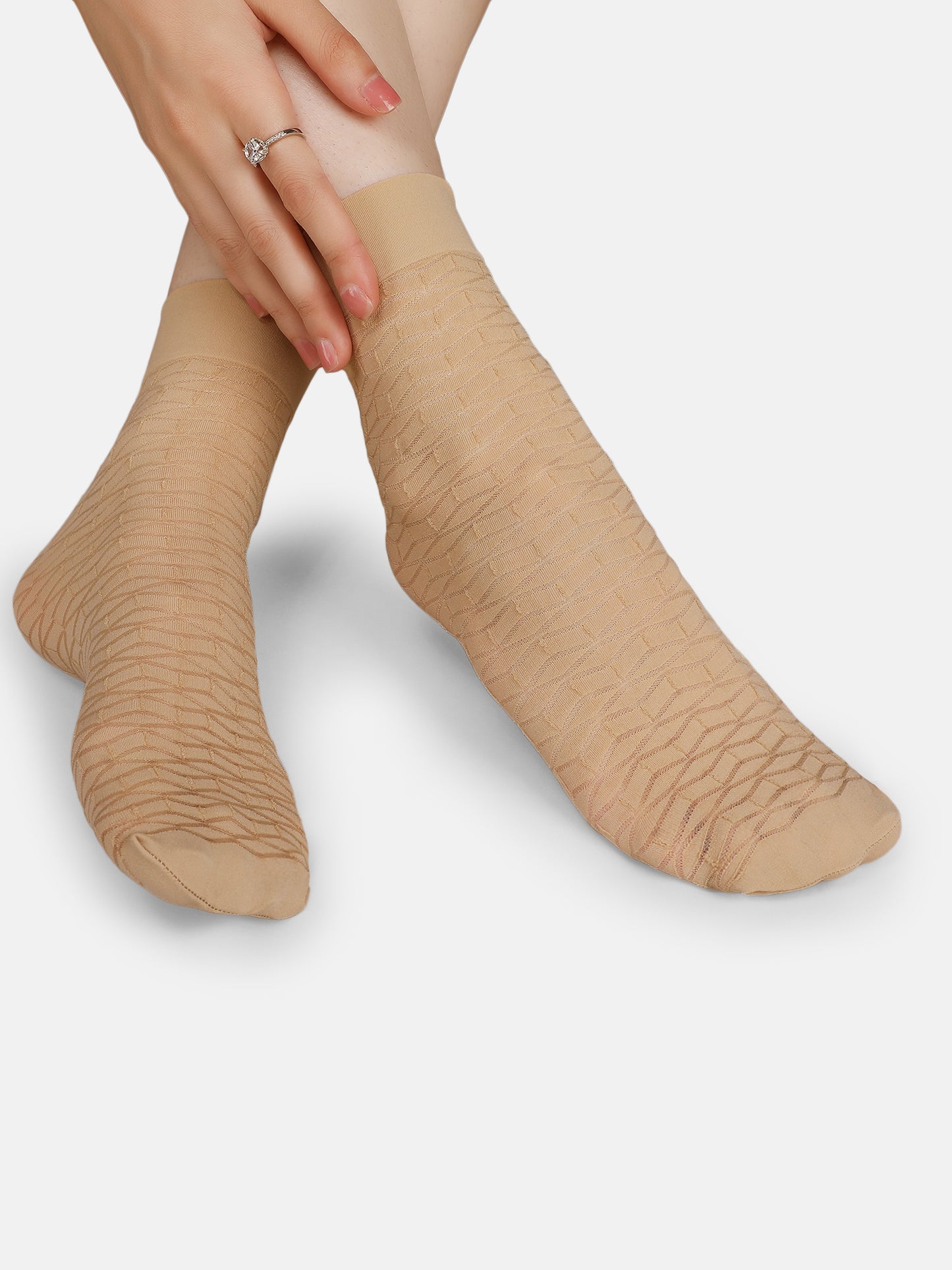 Women Nylon Opaque Geometric Wave Pattern Ankle Length Without Thumb Socks (Black/Skin)