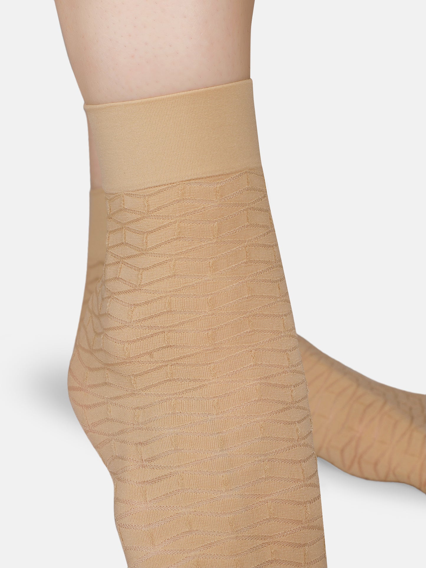 Women Nylon Opaque Geometric Wave Pattern Ankle Length Without Thumb Socks (Black/Skin)