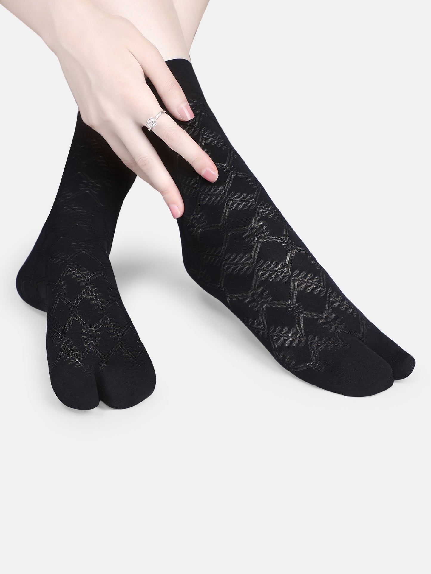 Women Nylon Opaque Geometric Floral Pattern Ankle Length Thumb Socks (Black/Skin)