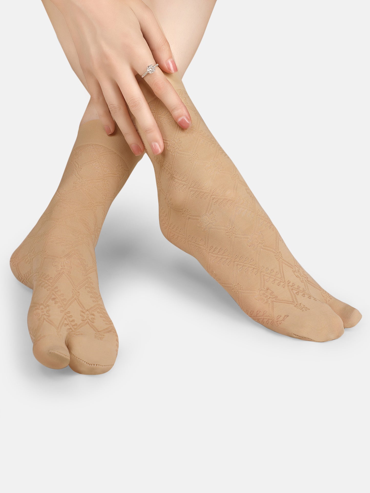 Women Nylon Opaque Geometric Floral Pattern Ankle Length Thumb Socks (Black/Skin)