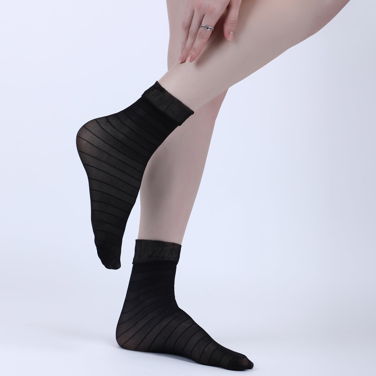 Stripe Pattern Sheer Ankle Socks-Black