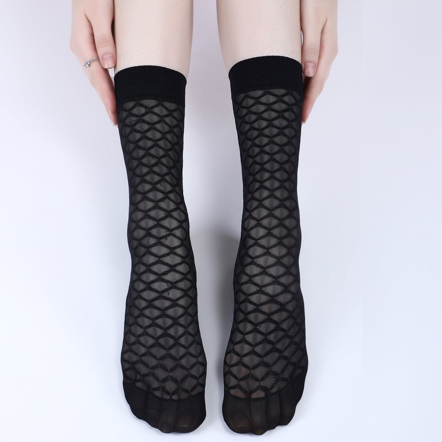 Diamond Pattern Sheer Ankle Socks-Black