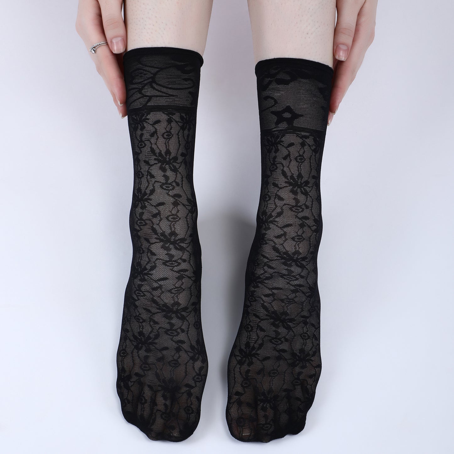Floral Pattern Sheer Ankle Socks-Black