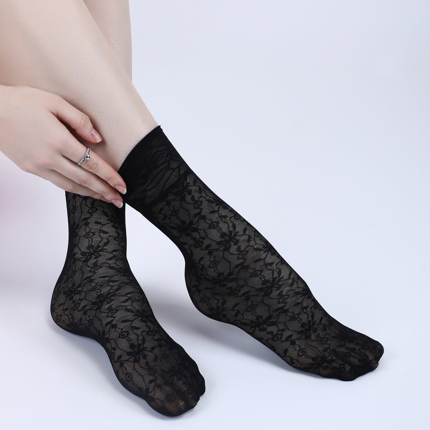 Floral Pattern Sheer Ankle Socks-Black
