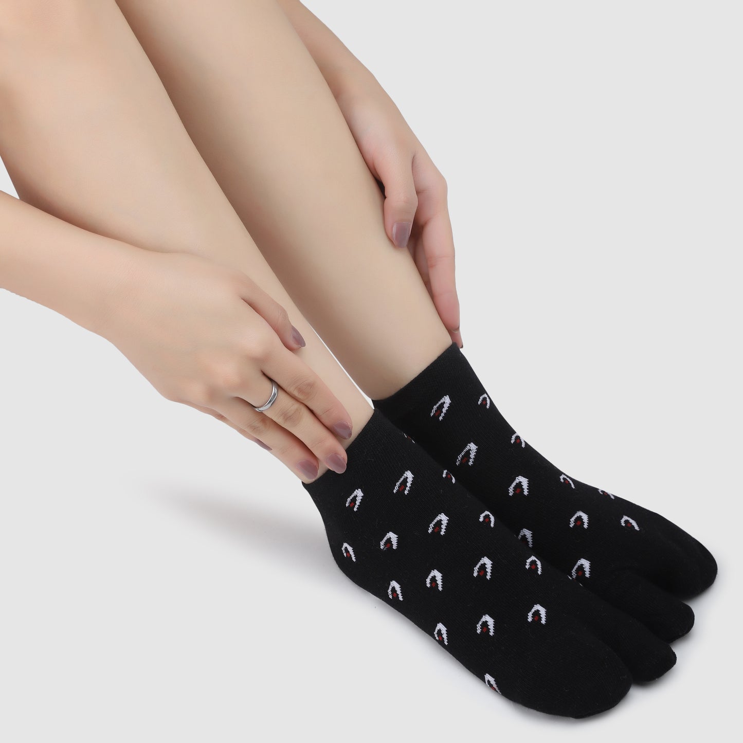 Comet Attack Ankle Thumb Socks-Black