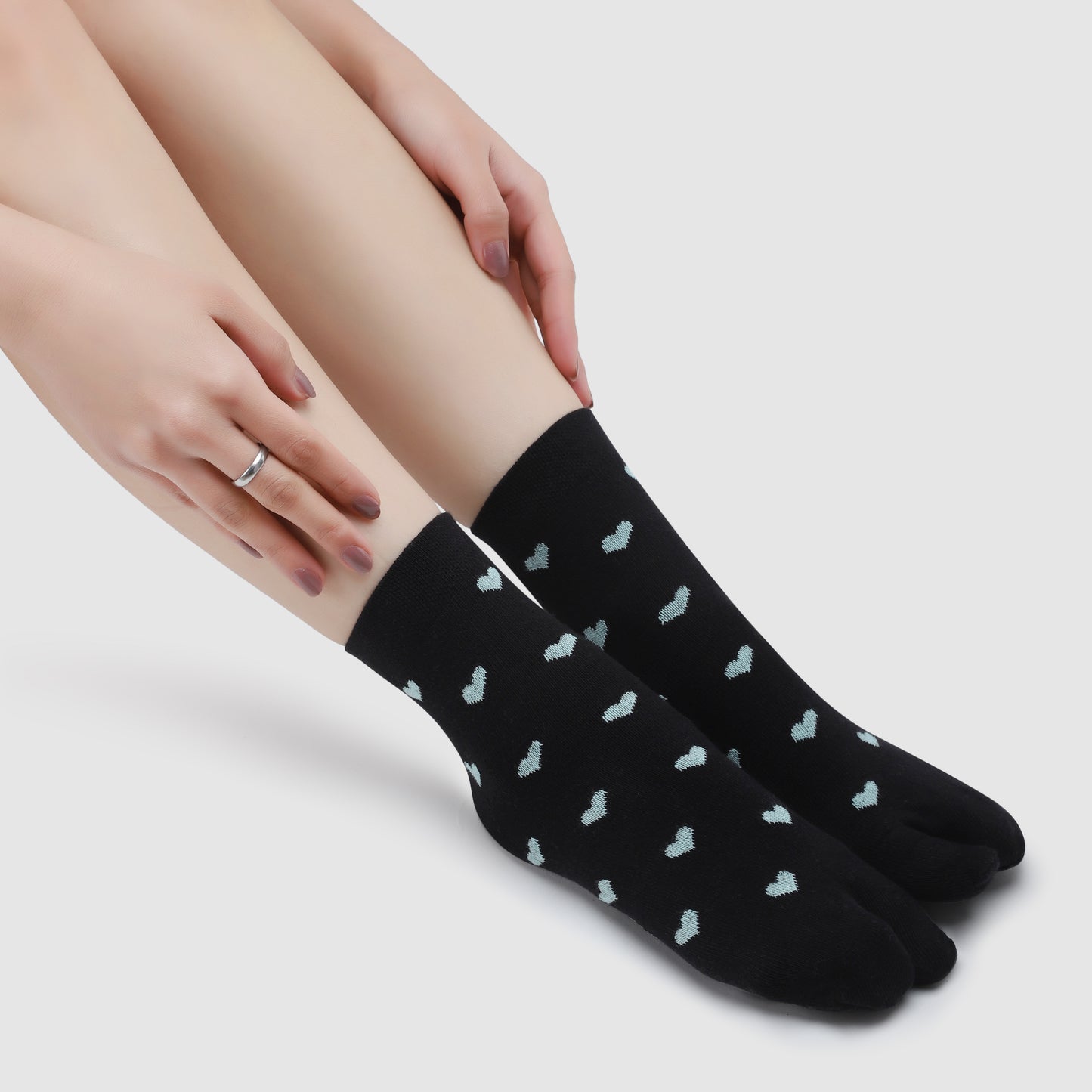 Little Hearts Ankle Thumb Socks-Black
