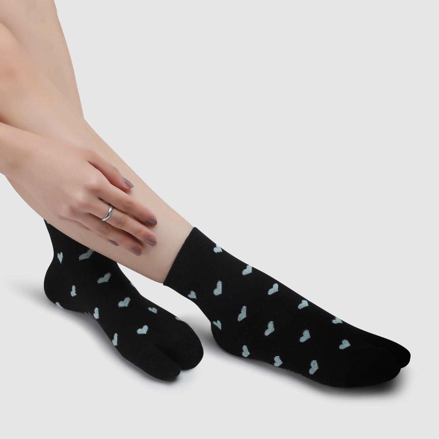 Little Hearts Ankle Thumb Socks-Black