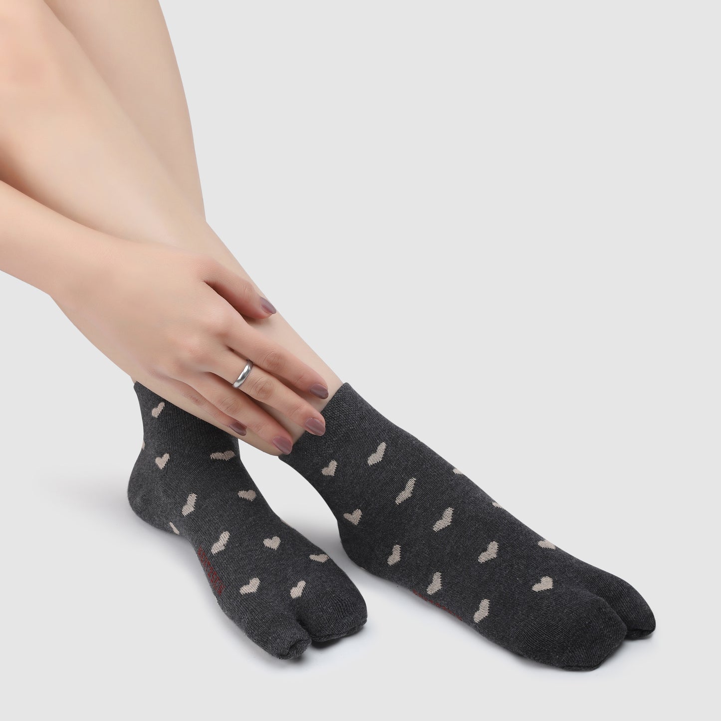 Little Hearts Ankle Thumb Socks-Dark Grey