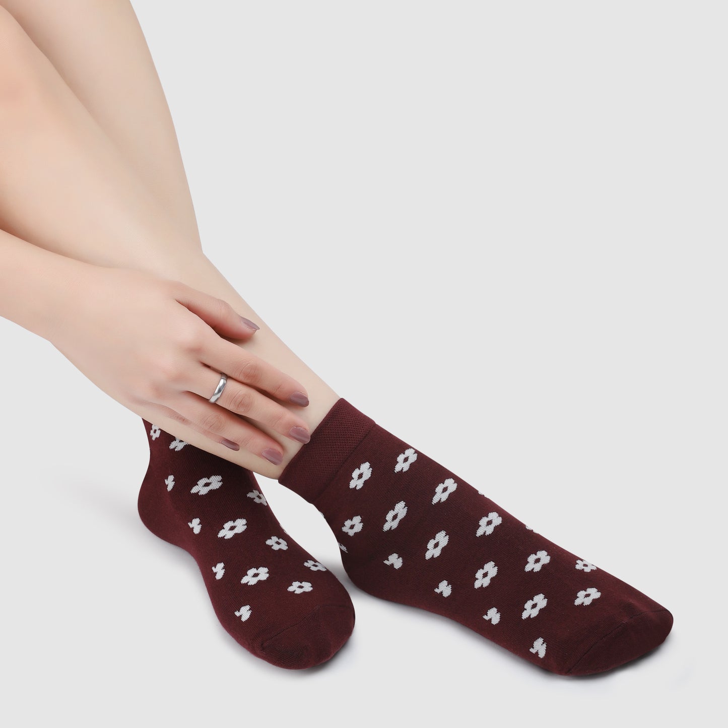 Ditzy Pattern Ankle Socks-Maroon