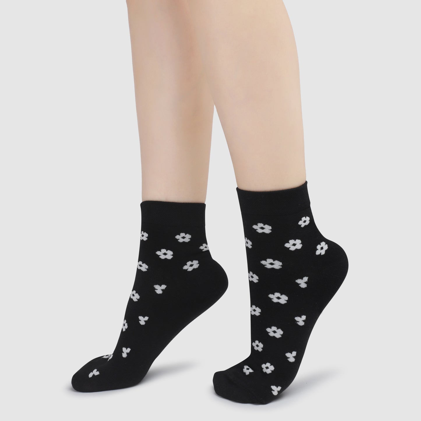Ditzy Pattern Ankle Socks-Black